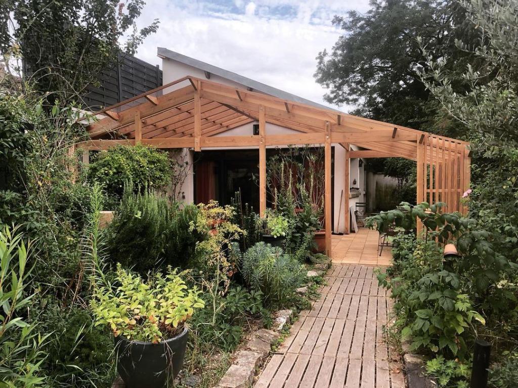 Charpentier - Menuisier - Projet sur mesure, Portes ou Chambranles