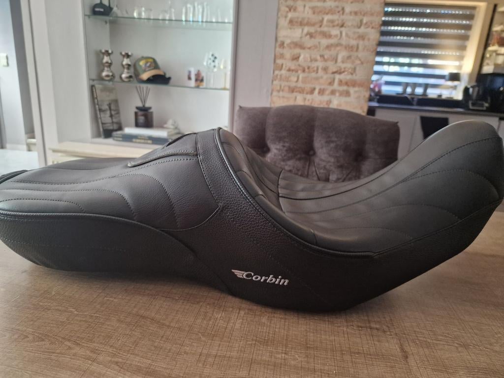 Selle de luxe Corbin avec dossier en excellent état., Motos, Enlèvement