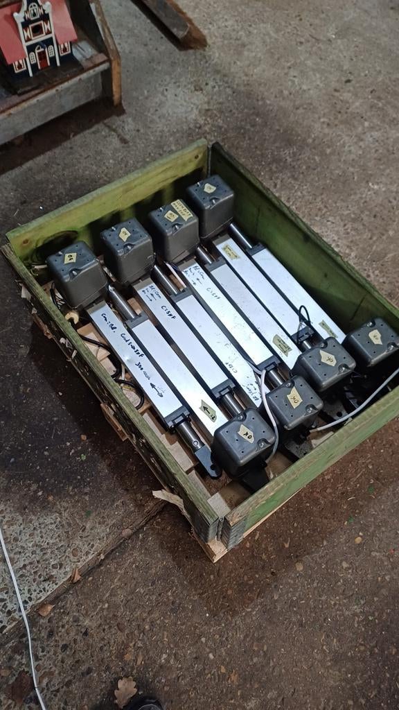 Lineaire actuatoren 30cm, Hobby en Vrije tijd, Elektronica-componenten, Ophalen of Verzenden