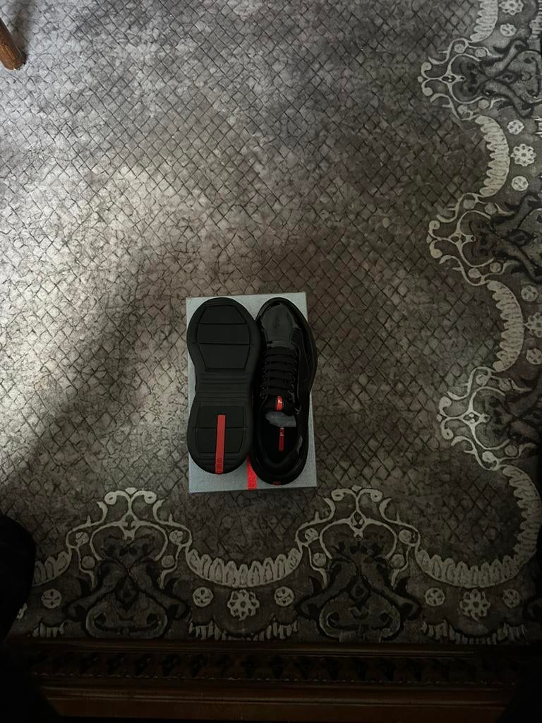 Prada cup, Bijoux, Sacs & Beauté, Enlèvement, Comme neuf, Noir