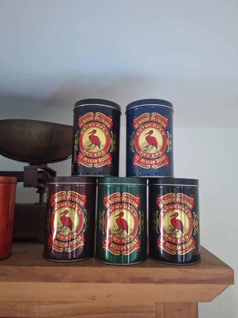 De Roode Pelikaan...5 stuks., Ophalen of Verzenden, Zo goed als nieuw