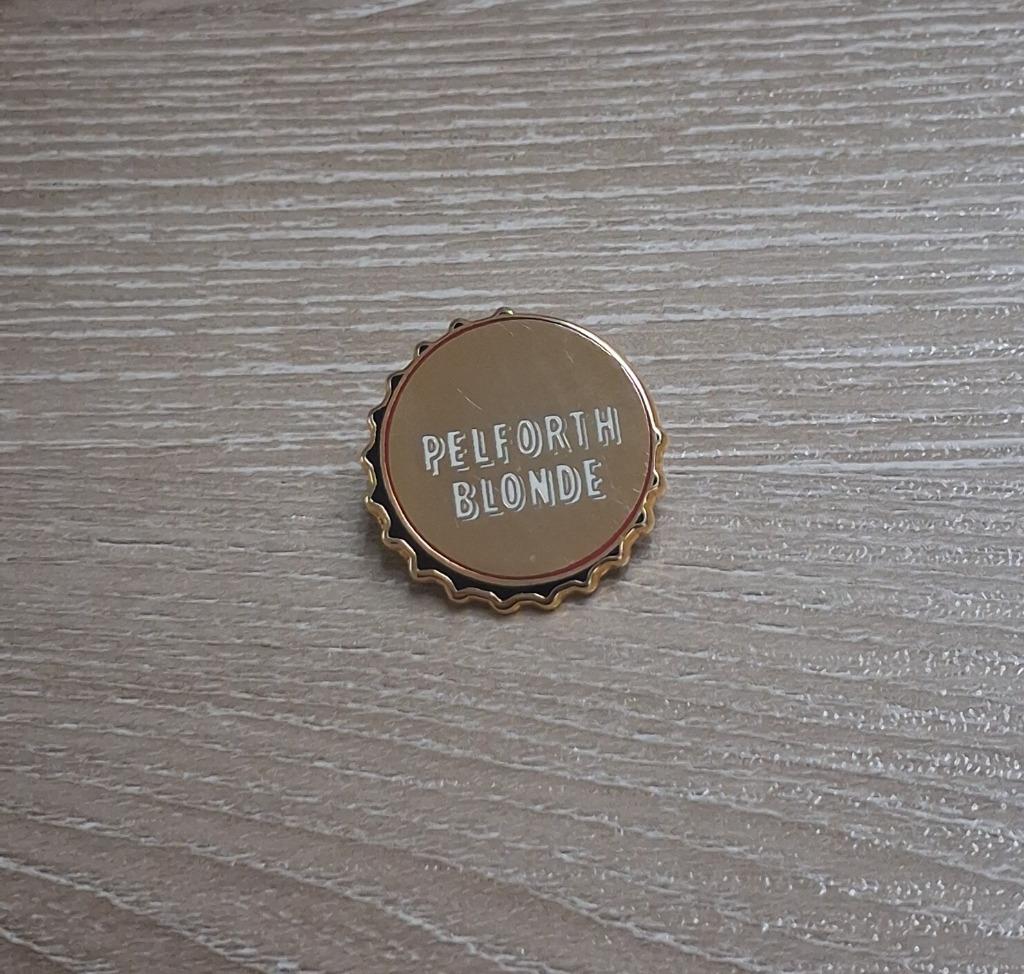 PIN - PELFORTH BLONDE - HEINEKEN - BIER - BIERE - BEER, Verzenden, Gebruikt, Merk, Speldje of Pin