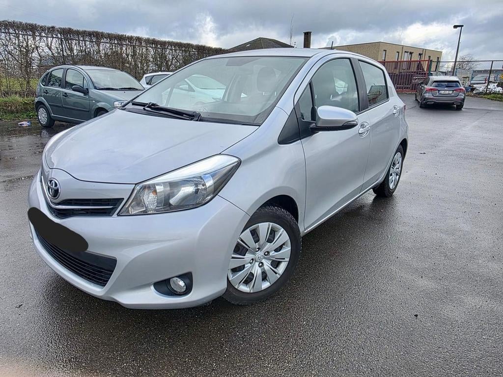 Toyota Yaris 1.3benzine Automatique gekeurd, Auto's, Toyota, Automaat, Euro 5, 4 cilinders, Bedrijf