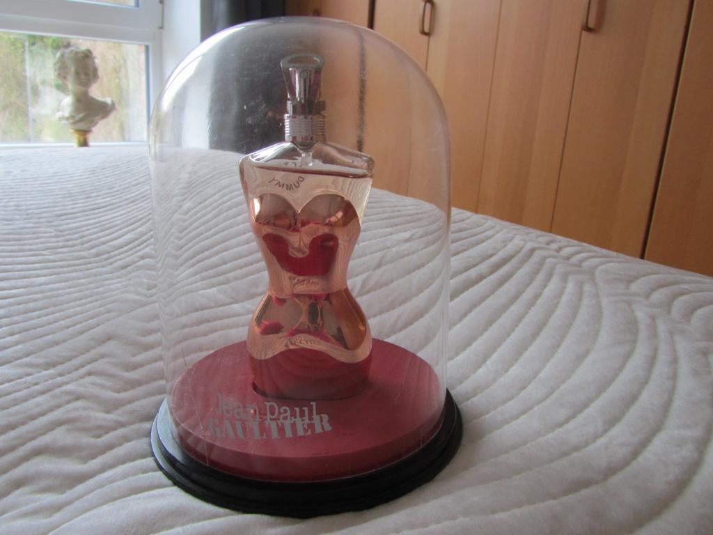 GAULTIER Jean-Paul GLOBE factice siglé, Bijoux, Sacs & Beauté, Beauté | Parfums, Envoi