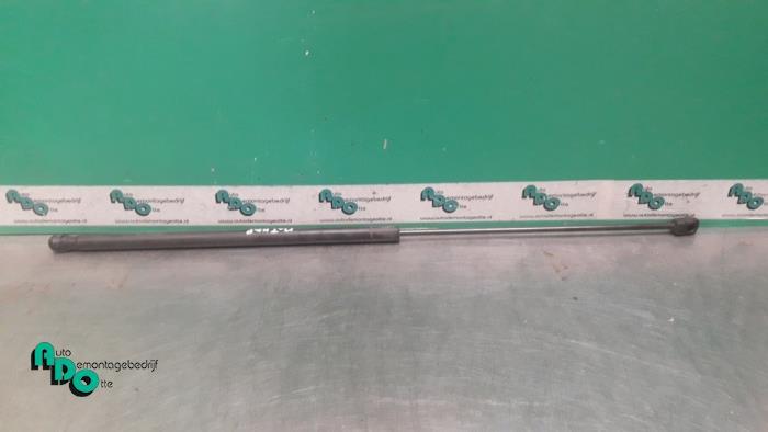 Amortisseur capot moteur droit d'un Audi A3 (A3 03-), Autos : Pièces & Accessoires, Carrosserie & Tôlerie, -, 3 mois de garantie