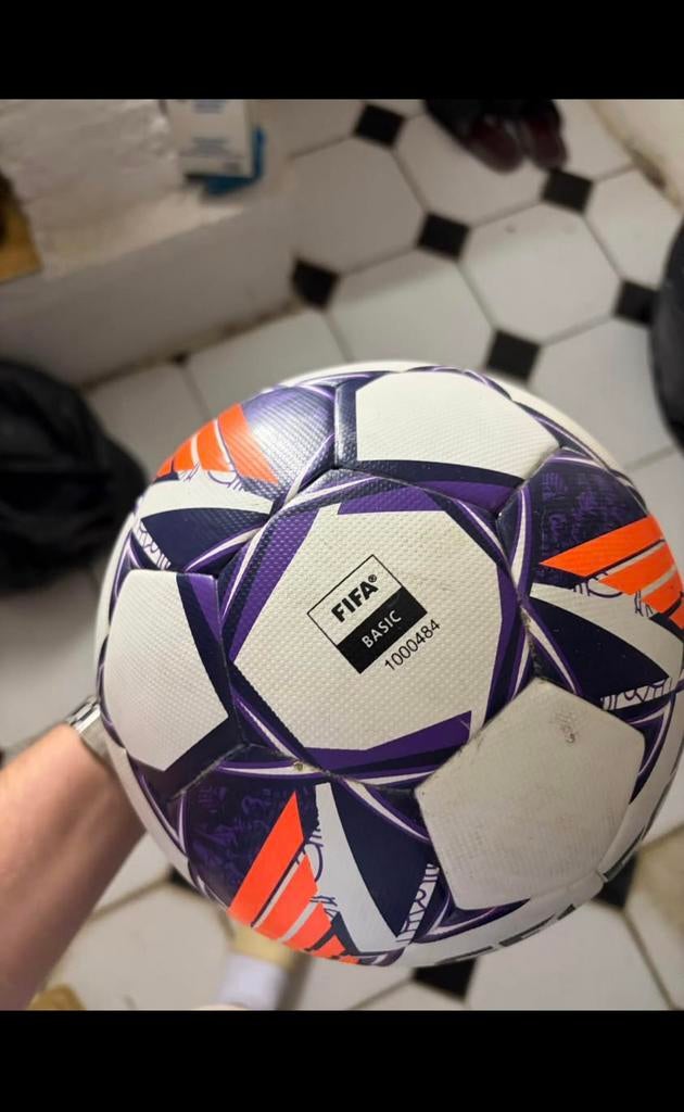 Ballon fifia, Sports & Fitness, Football, Enlèvement ou Envoi, Comme neuf, Ballon