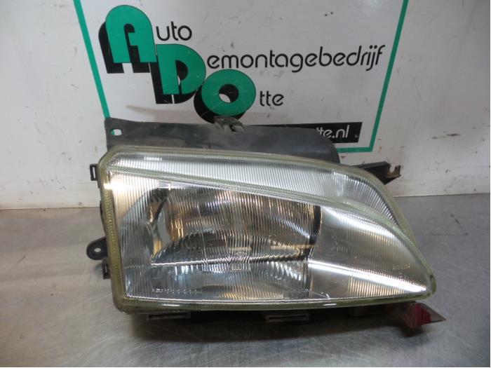 Koplamp rechts van een Peugeot Partner (Partner 96-), Gebruikt, -, -, Ophalen of Verzenden