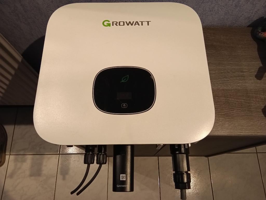 Zonnepanelen omvormer, Doe-het-zelf en Bouw, Zonnepanelen en Toebehoren, Ophalen, Zo goed als nieuw