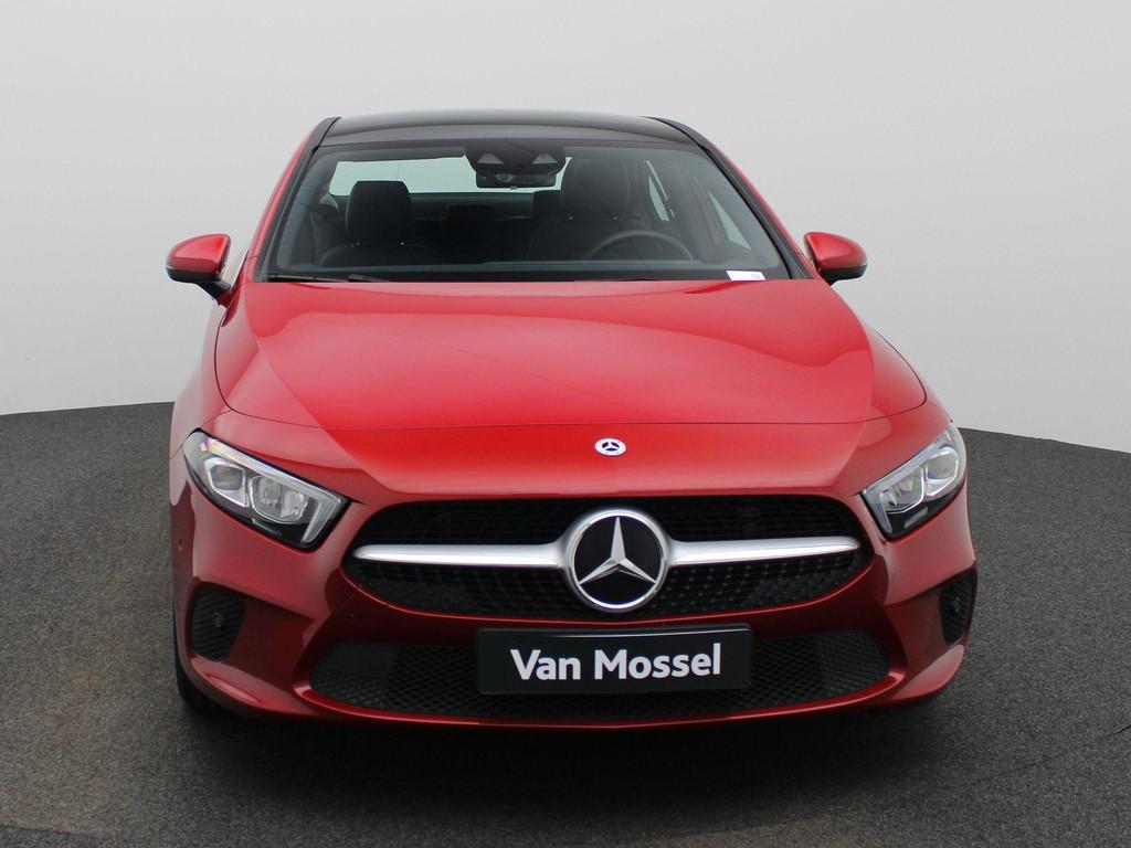 Mercedes-Benz A-Klasse 180 d DCT Business Solution Limousine, Autos, Mercedes-Benz, Rouge, Classe A, Achat, 4 portes