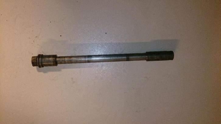 Kawasaki GPX600 voorwielas GPX600R wielas vooras GPX 600 as, Ophalen of Verzenden, Gebruikt