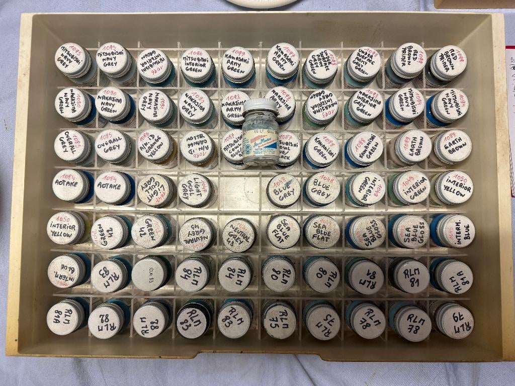 Pots de peinture Aeromaster, Hobby & Loisirs créatifs, Modélisme | Autre, Utilisé, Enlèvement ou Envoi