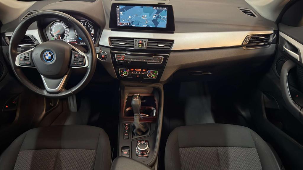 BMW X1 1.5iA xDrive25e Navi LED Plug in Hybride Garantie, Auto's, BMW, Stof, Gebruikt, Zwart, 5 zetels