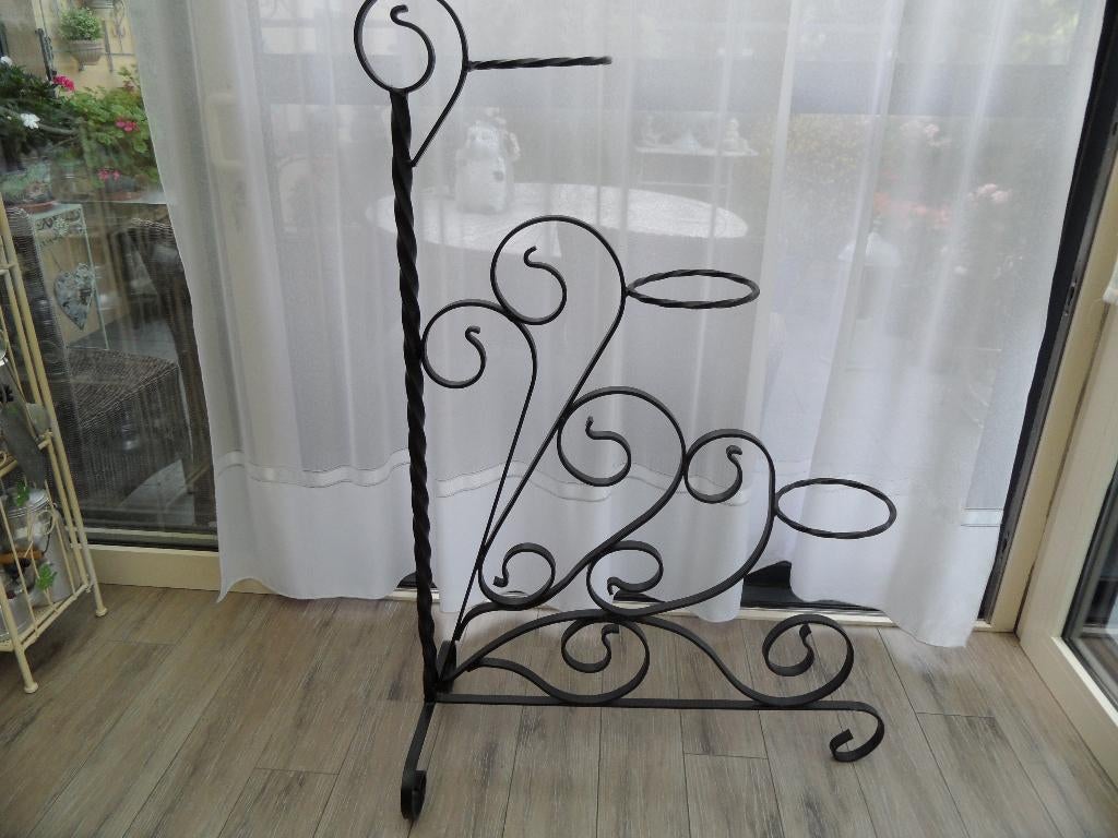 A vendre un beau porte plantes, Jardin & Terrasse, Enlèvement, Comme neuf, Métal, Intérieur