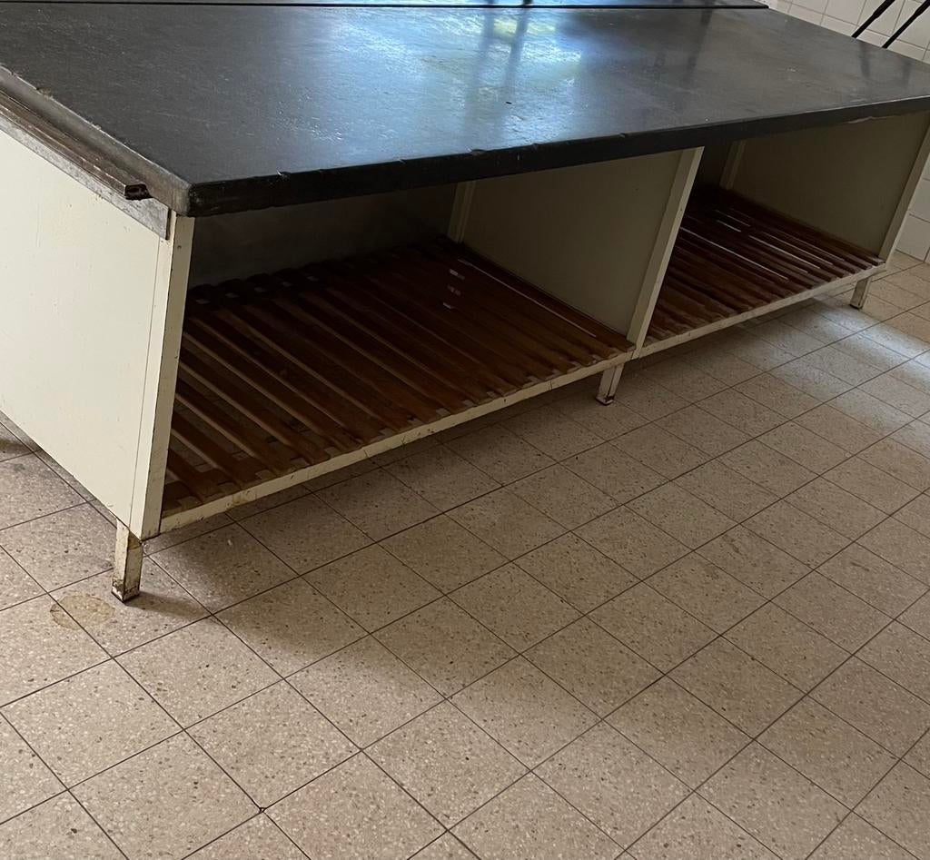 Marmeren tafel met metalen onderstel, Doe-het-zelf en Bouw, Ophalen, Zo goed als nieuw