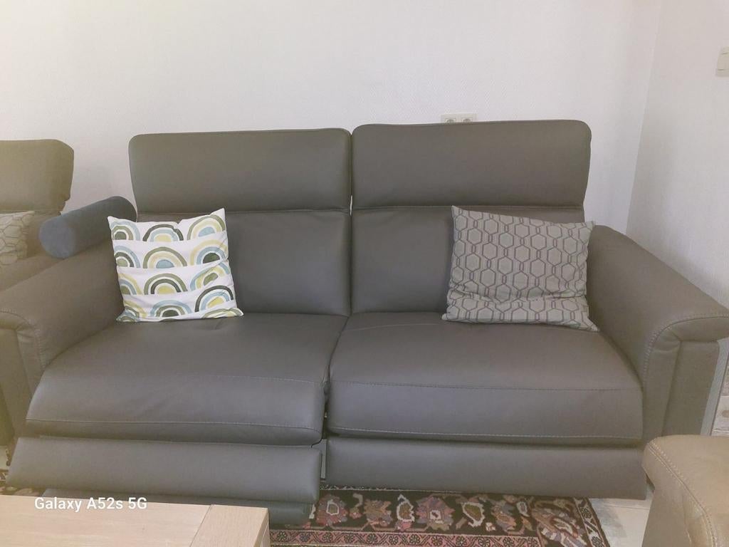 Canapé (3+2) cuir électrique UNIVERS DU CUIR neuf 2500 €, Cuir