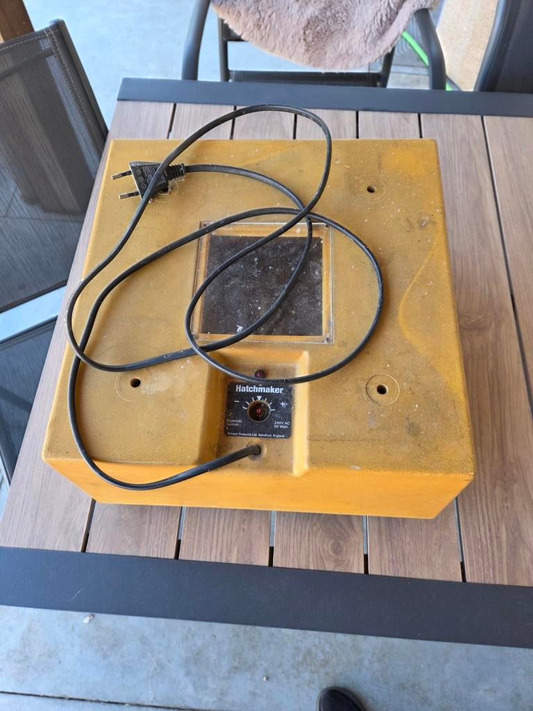 Broedmachine/uitkomstbak, Hobby en Vrije tijd, Pottenbakken, Ophalen, Gebruikt