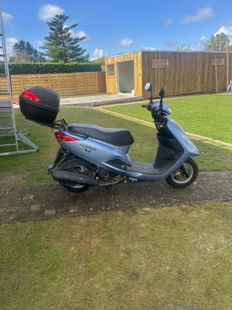 YAMAHA MBK 125 CC MET 9000 KM - JAAR 2010, Motoren, Particulier, 125 cc, 11 kW of minder, 1 cilinder