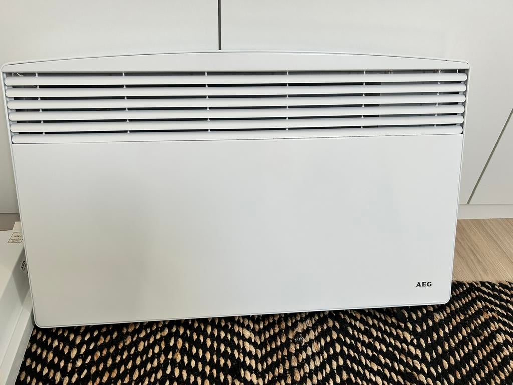 AEG wandconvector 2 stuks, Doe-het-zelf en Bouw, Verwarming en Radiatoren, Zo goed als nieuw, Ophalen