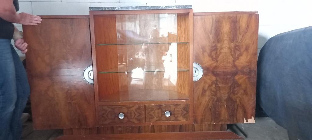 A donner - Meuble buffet, style acajou.