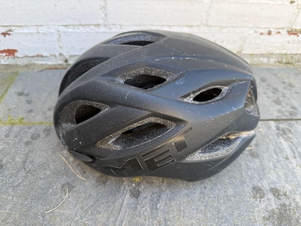 MET fietshelm – verstelbaar en licht, Fietsen en Brommers, Ophalen, Gebruikt