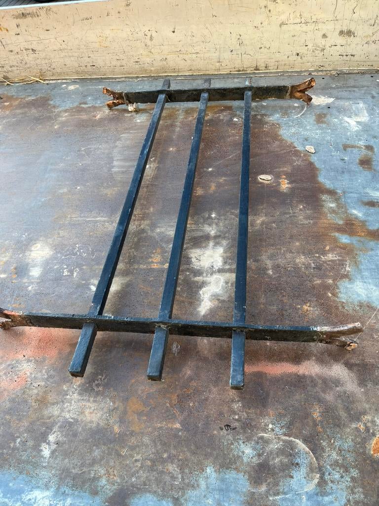 Rustiek traliewerk raam, Ophalen, Gebruikt