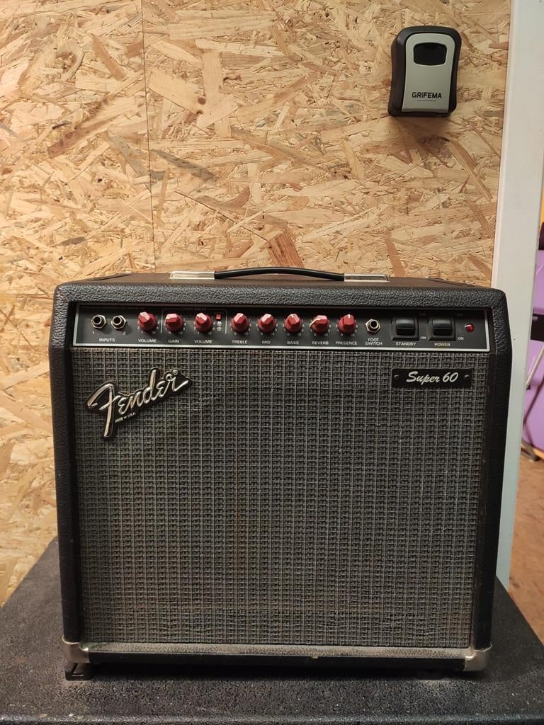 Fender Super 60 Ampli, Muziek en Instrumenten, Ophalen, Gebruikt, Gitaar, 50 tot 100 watt