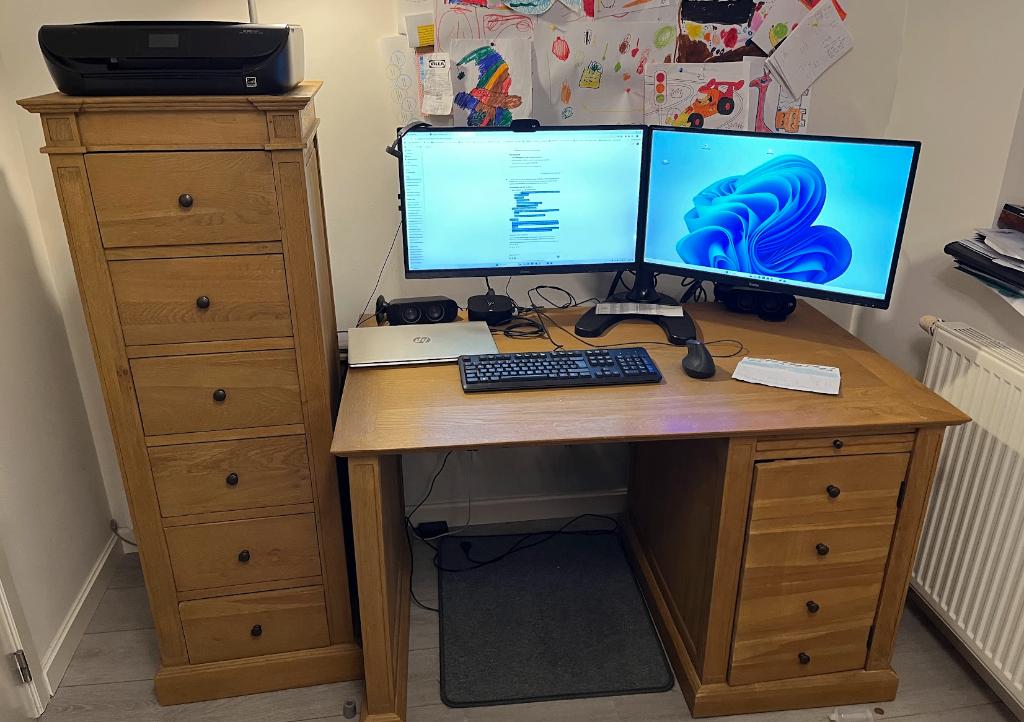 Massief eiken bureau + dressoir – Cradley by Bristol, Huis en Inrichting, Bureaus, Gebruikt, Bureau-kast combinatie, Hout, Bruin