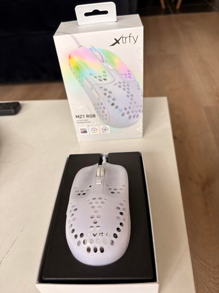 Xtrfy MZ1 RGB ultralichte gamemuis - wit, Ophalen, Muis