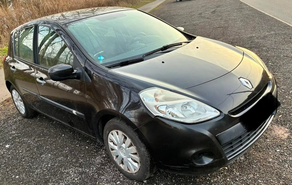 Renault clio 3 a vendre ou échange, Achat, Boîte manuelle, Noir, 5 portes