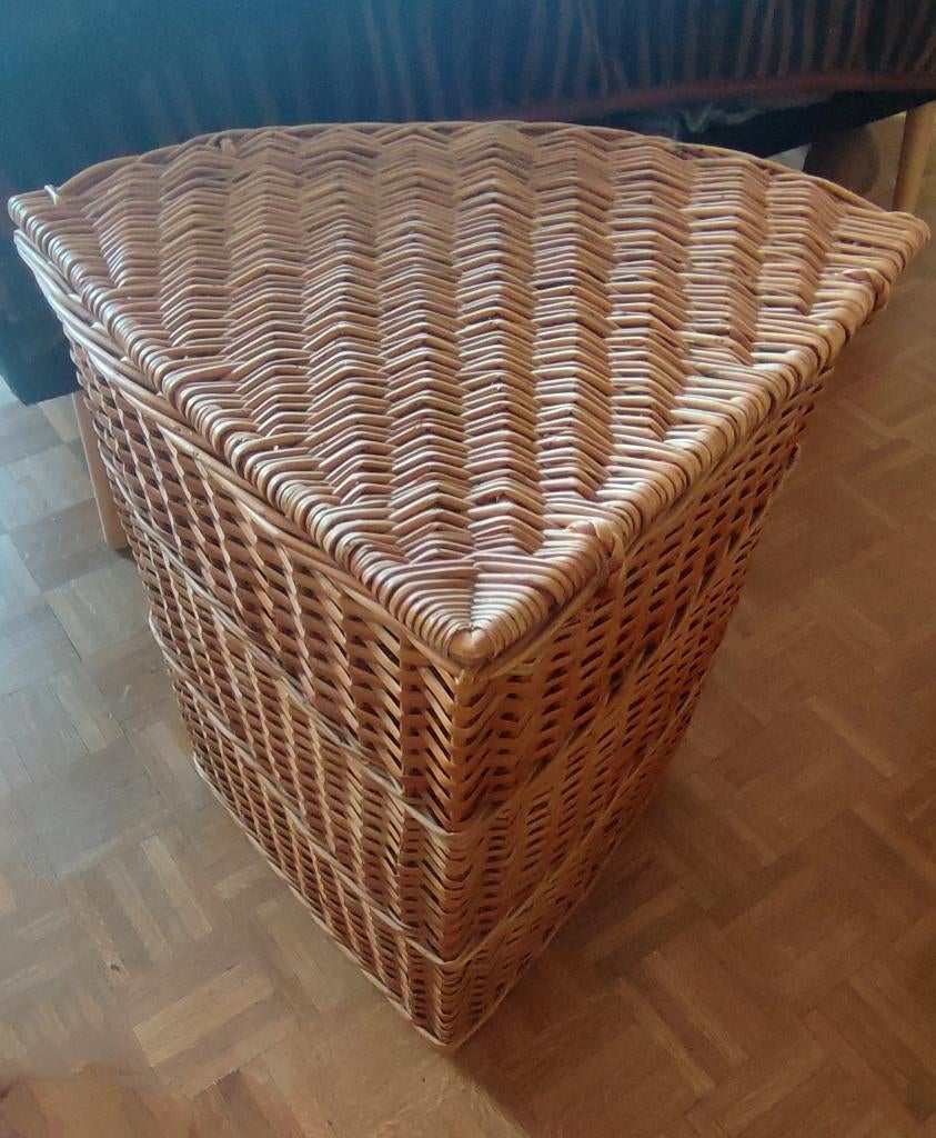 Grand panier d angle en rotin/osier rétro, Osier, Comme neuf, Enlèvement, Panier