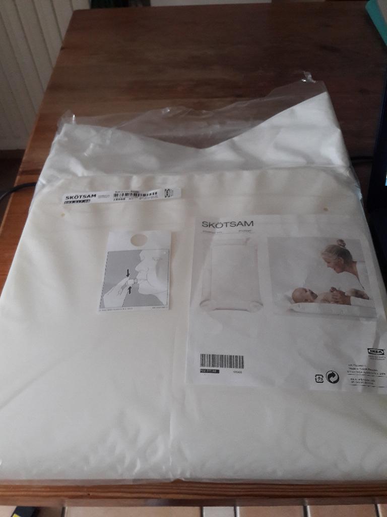 Matelas à langer gonflable Ikea neuf, Enfants & Bébés, Enlèvement, Neuf, Coussin à langer, Autres marques