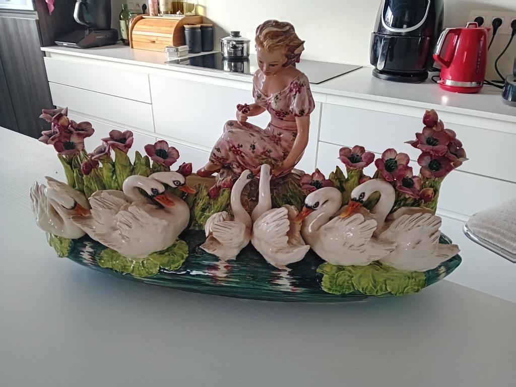 Maiden with Swans" van Mollica Bros.  Porselein. Porcelain, Ophalen of Verzenden