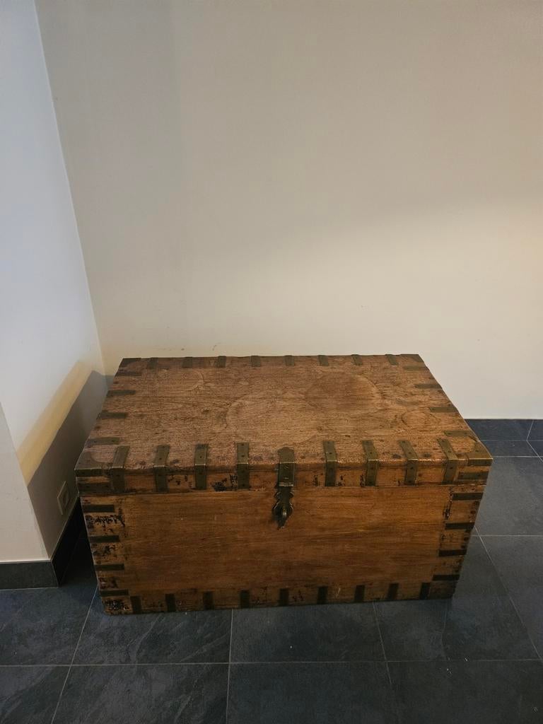 Bruine, houten, eiken koffer, Ophalen