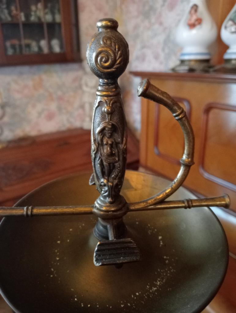 Épée de cendrier de sol vintage en laiton, Antiquités & Art, Enlèvement, Bronze