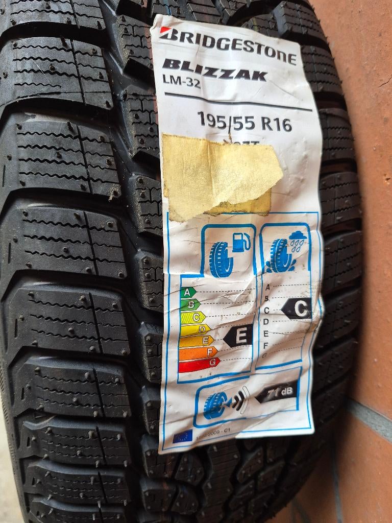 Nieuwe winterbanden op velg, Neuf, Pneus et Jantes, Pneus hiver, 16 pouces