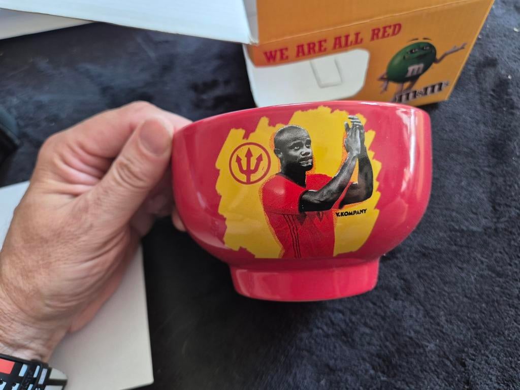 Stenen kom m&m's vincent kompany, Verzamelen, Sportartikelen en Voetbal, Ophalen of Verzenden