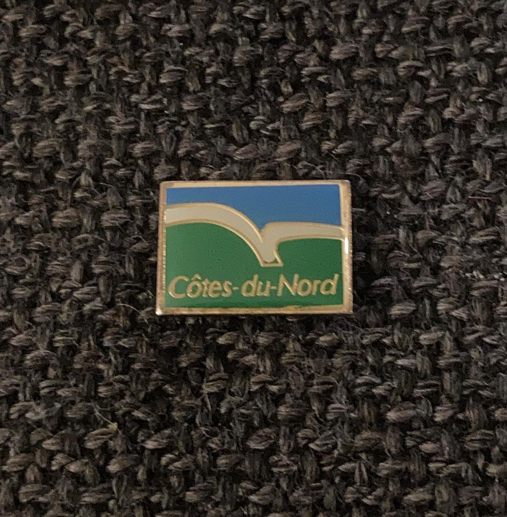 PIN - CÔTES-DU-NORD - CÔTES-D'ARMOR - FRANCE - FRANKRIJK, Verzenden, Gebruikt, Stad of Land, Speldje of Pin