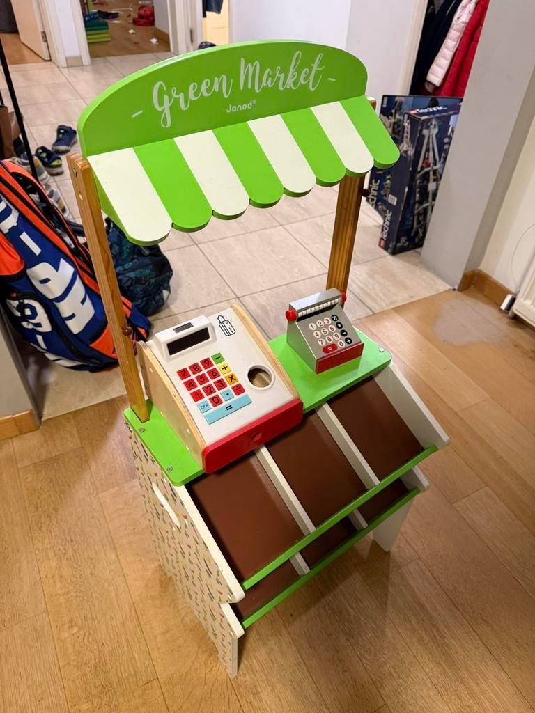 Magasin et charette en bois et deux caisses enregistreuses, Enlèvement, Utilisé