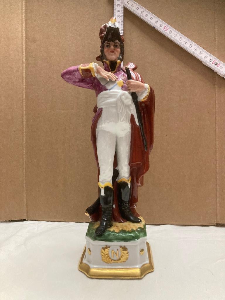 Polychrome porseleinen sculptuur, Ophalen