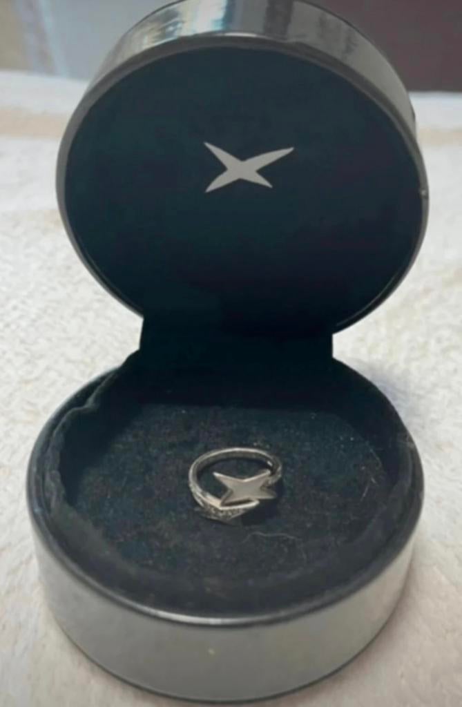 Bague étoiles mauboussin or blanc diamants 19 mm Mauboussin, Bijoux, Sacs & Beauté, Bagues, Enlèvement ou Envoi, Comme neuf, Blanc