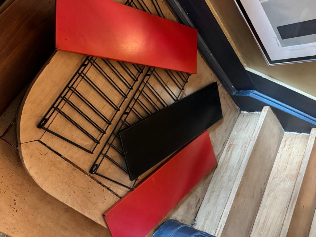 Étagère murale Tomadorek, Enlèvement