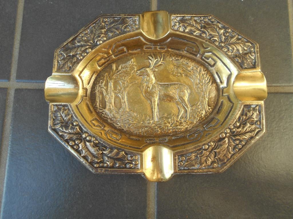 ancien cendrier en laiton années 50 cerf foret feuilles, Antiquités & Art, Enlèvement ou Envoi, Bronze