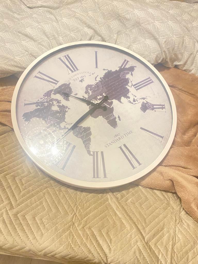 Klok modern te koop, Ophalen, Zo goed als nieuw