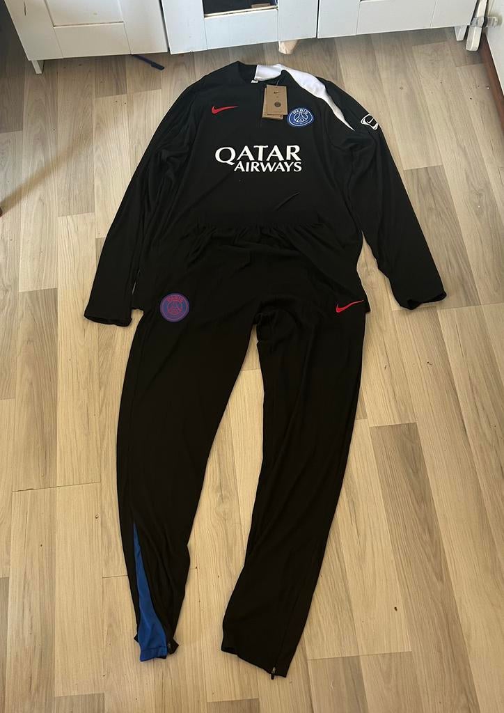Psg trainingspak 2025-2026 maat L, Sports & Fitness, Football, Taille L, Enlèvement, Comme neuf, Survêtement