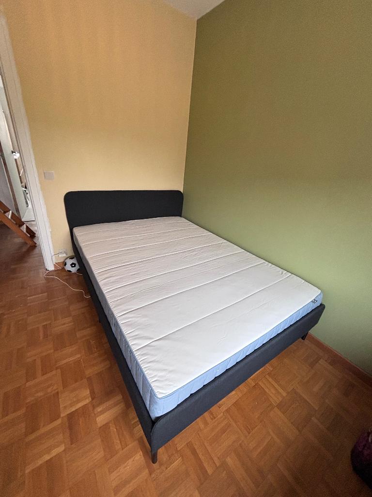 140cm bed Slatum Ikea + Matras + matrasbeschermer, Ophalen, Tweepersoons, 140 cm