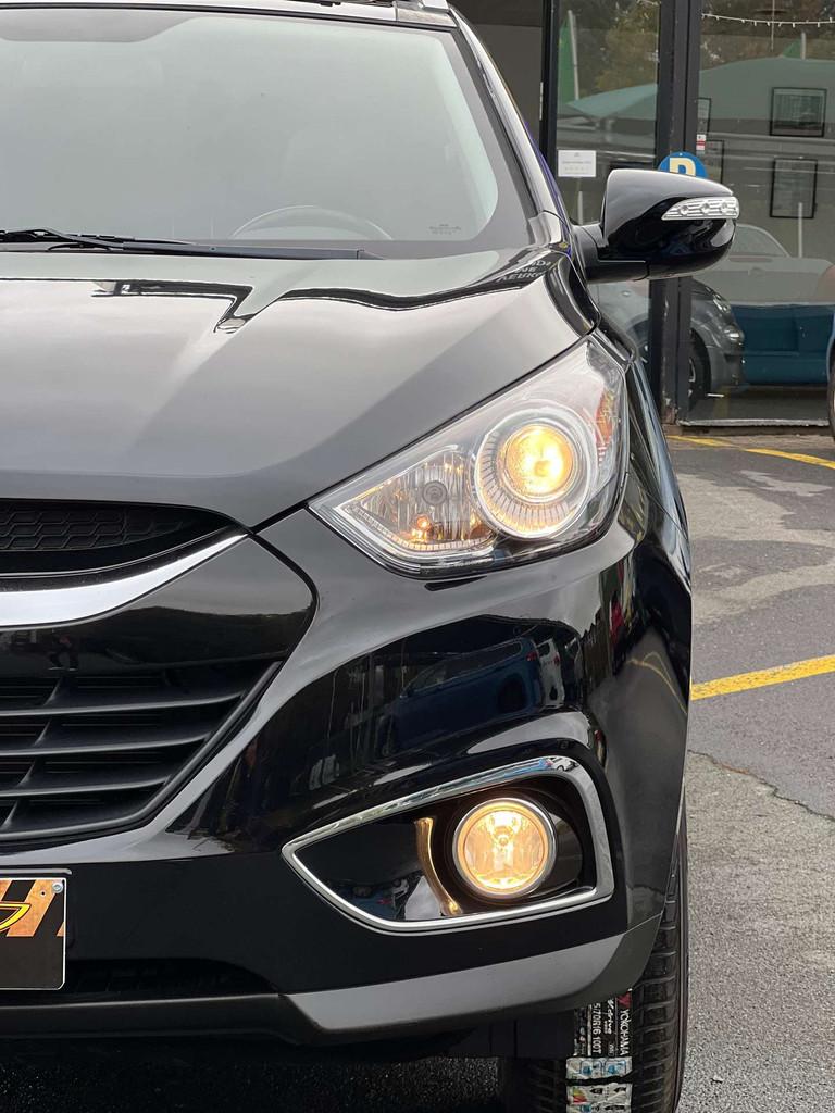 Hyundai ix35 iX35 2.0i 2WD*boîte auto*NAVI*CAMERA*CUIR*PANO, Auto's, Hyundai, Gebruikt, Zwart, 4 cilinders, Parkeersensor