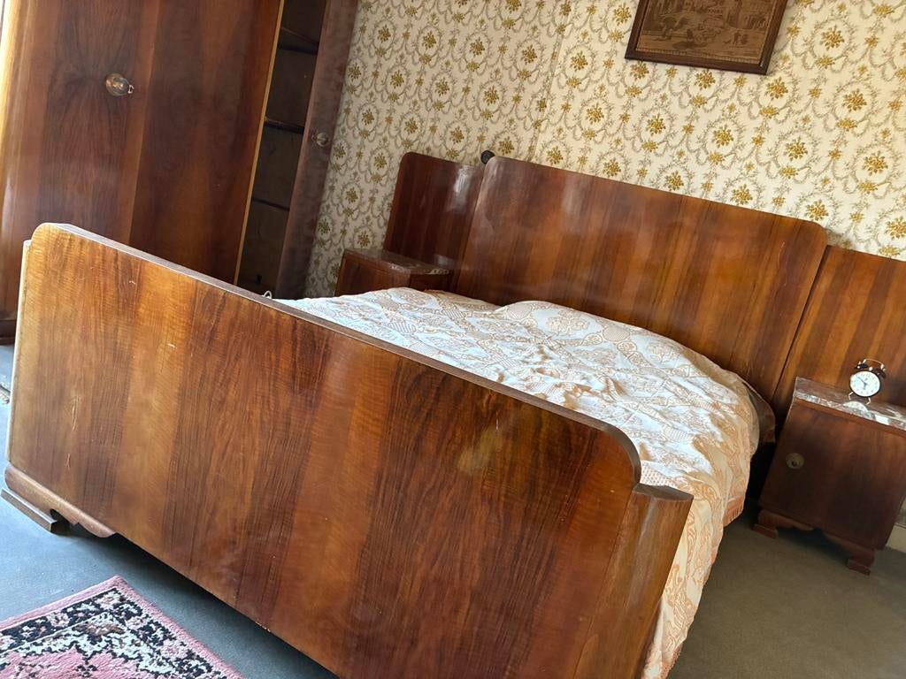 Stevige antieke slaapkamer, Ophalen