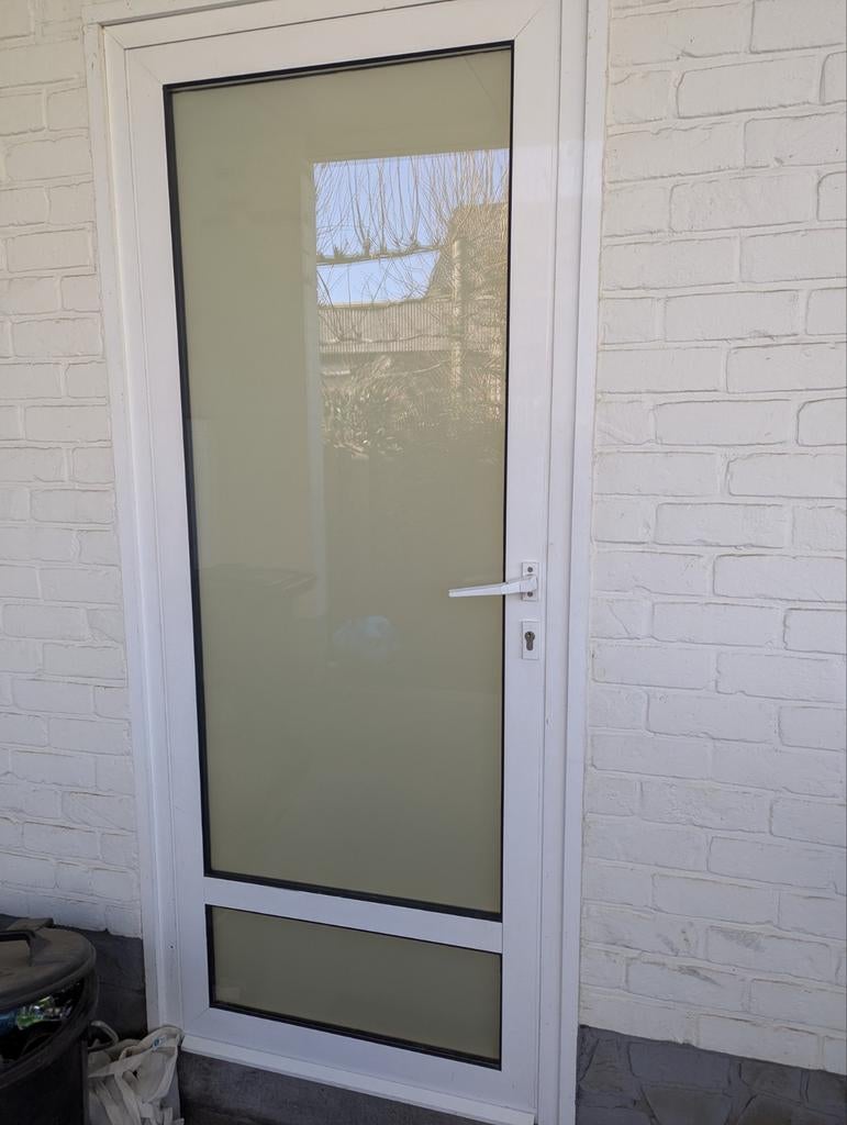 Gereserveerd Deuren en poort beschikbaar vanaf midden april, Doe-het-zelf en Bouw, Ophalen