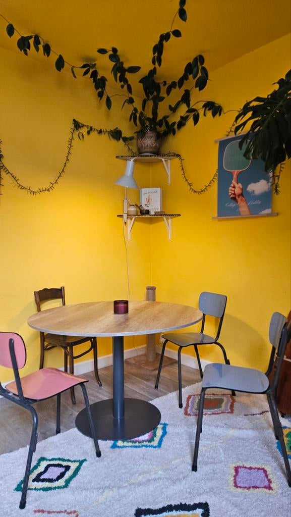 Ronde tafel met metalen poot, zo goed als nieuw, Ophalen, Rond, Zo goed als nieuw, Vijf personen of meer