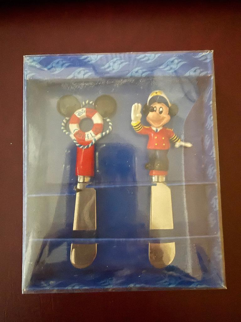 2 botermesjes Disney Cruise Line (Mickey Mouse), Huis en Inrichting, Keuken | Servies, Ophalen of Verzenden, Nieuw, Overige typen